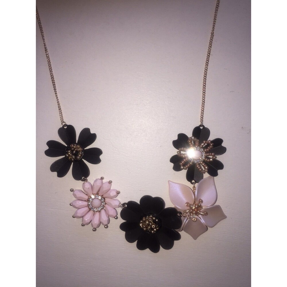 Beautiful Flower necklace from Claires N